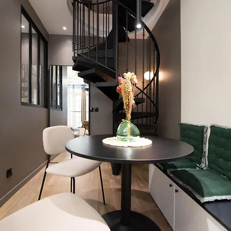 Cosy - Moulin Rouge *