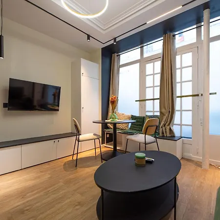 Cosy - Moulin Rouge Paryż